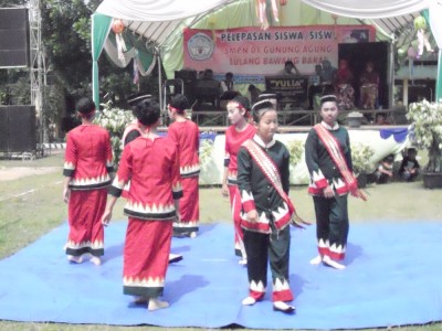 pelepasan-siswasiswi-smpn1-gunung-agung